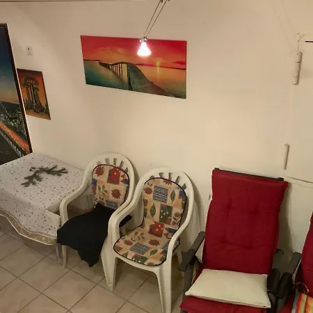 Souterrain Zimmer Mit Sauna דירה *