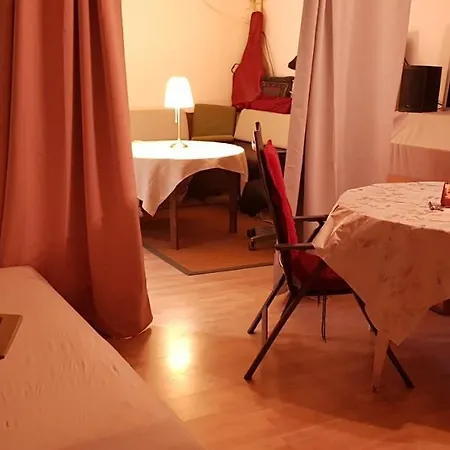 Souterrain Zimmer Mit Sauna דירה